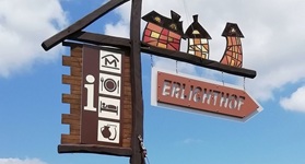 Wegweiser im Erlichthof Rietschen